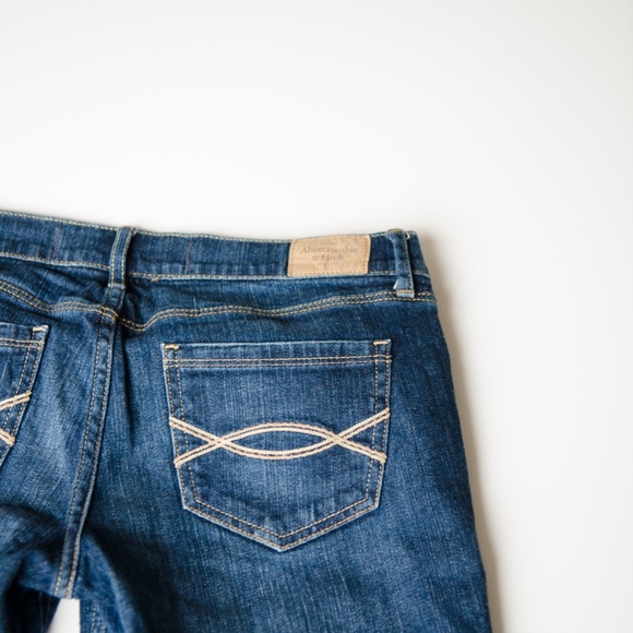 Abercrombie & Fitch Dark Denim Perfect Stretch Cuffed Shorts Size 6/W28 - Picture 7 of 13
